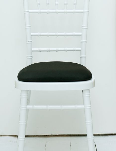 Chiavari white black seatpad